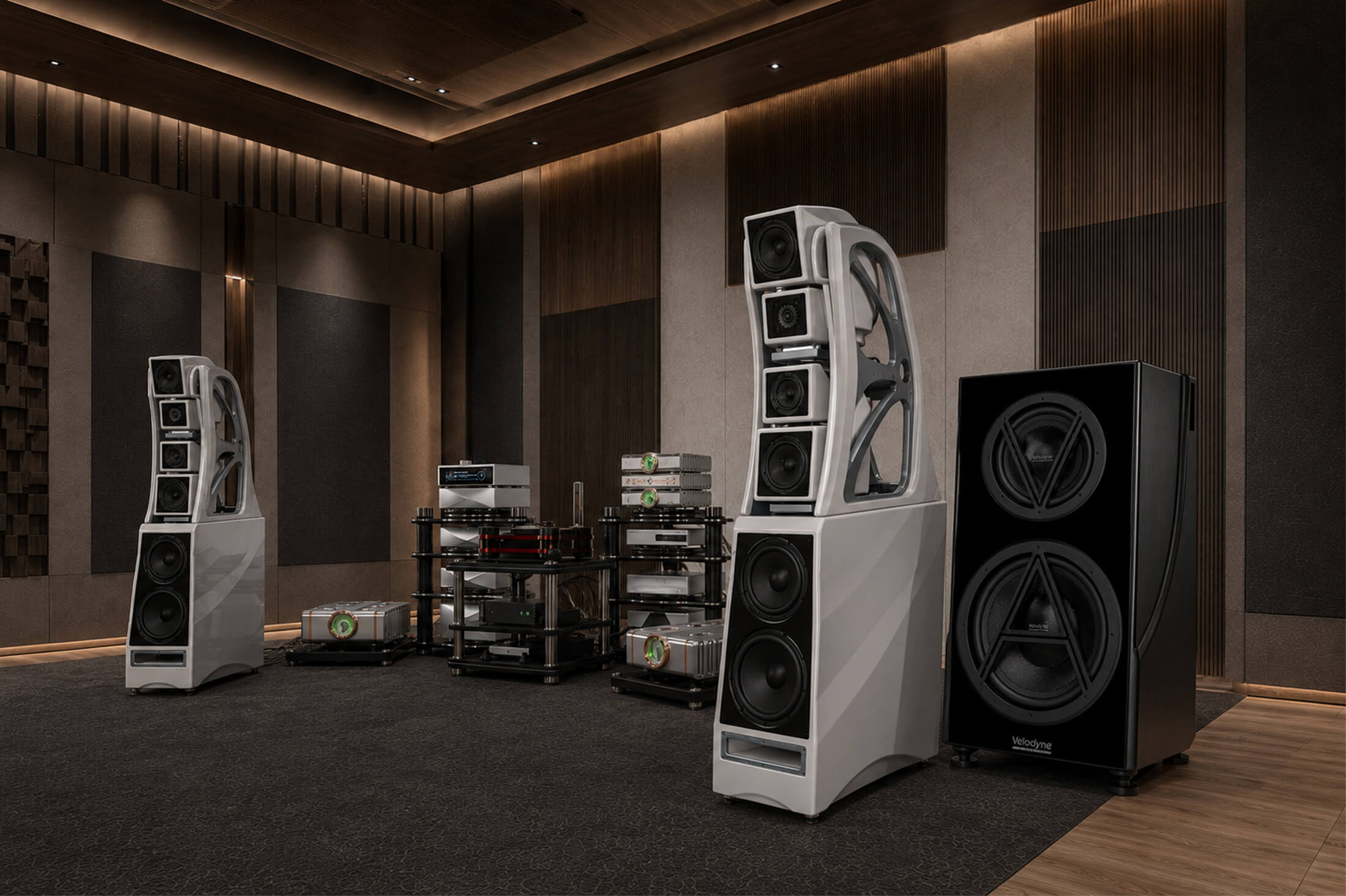 Velodyne Acoustics 1824 im Größenvergleich